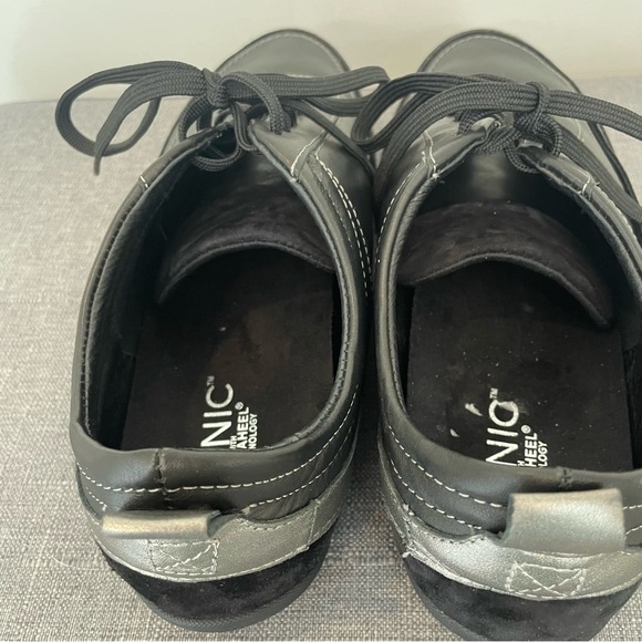 VIONIC Willa Leather Sneaker - Black Size 8.5 - Picture 8 of 10